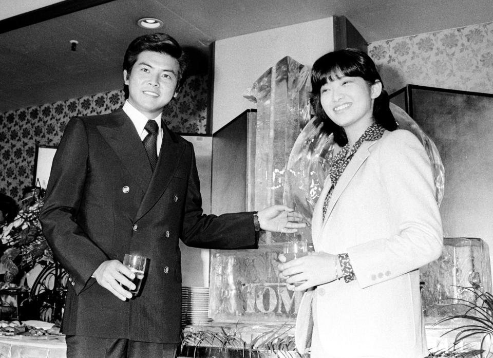 　１９７９年４月、映画「ホワイト・ラブ」製作会見で。三浦友和と山口百恵さん