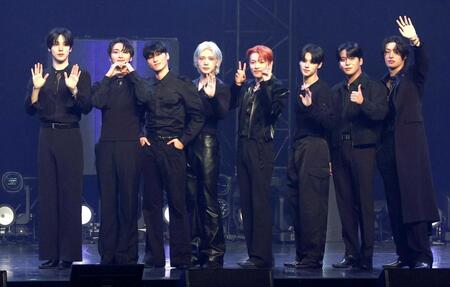 　ポーズをきめるＡＴＥＥＺ