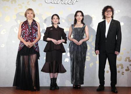 　笑顔の（左から）山口智子、高畑充希、清原果耶、浦沢直樹（撮影・金田祐二）