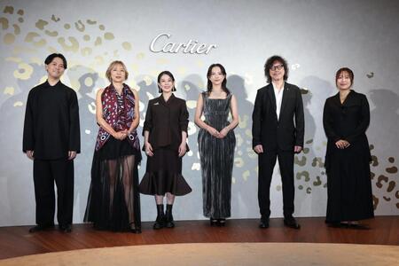 　笑顔の（左から）江﨑文武、山口智子、高畑充希、清原果耶、浦沢直樹、坂本美雨（撮影・金田祐二）