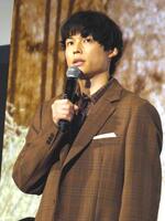 　完成披露試写会に登場した松村北斗
