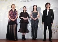 　笑顔の（左から）山口智子、高畑充希、清原果耶、浦沢直樹（撮影・金田祐二）