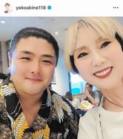 　光星竜と。大相撲観戦を報告した秋野暢子のインスタグラム＠ｙｏｋｏａｋｉｎｏ１１８より