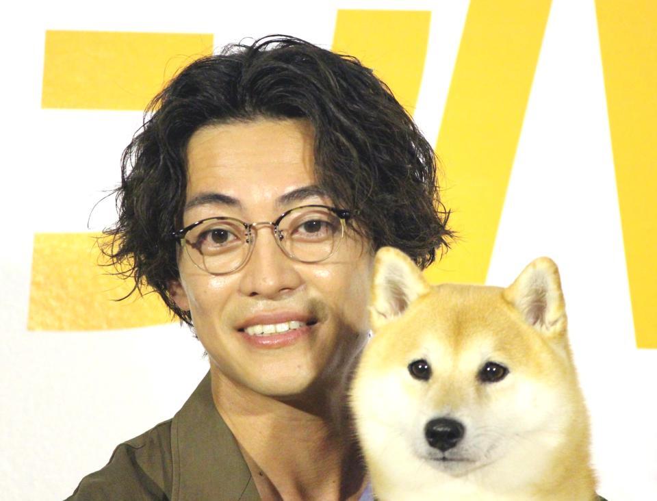 　大東駿介と犬の「のこ」
