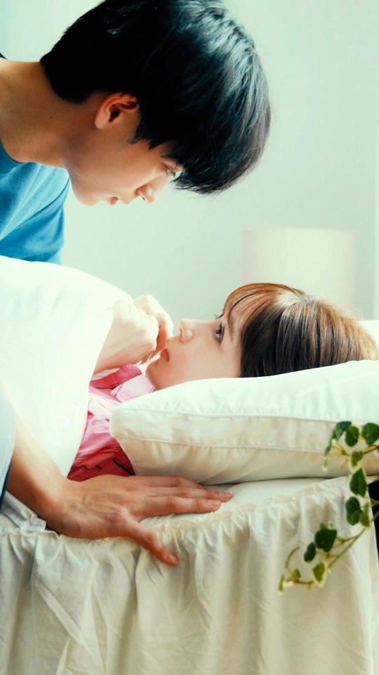 　胸キュンなベッドドン！劇中の畑芽育（下）と野村康太