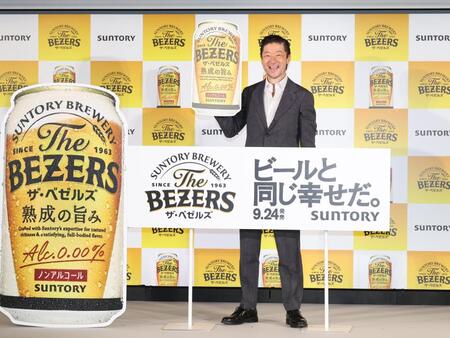 　発表会に登場した浅野忠信（撮影・佐々木彰尚）