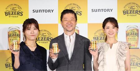 発表会に登場した（左から）ヒコロヒー、浅野忠信、松村沙友理＝東京・ベルサール飯田橋ファースト（撮影・佐々木彰尚）