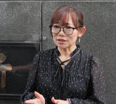 　和解協議後、取材に応じた三代純歌