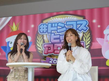 　ドンコスヒットアワード２０２５に出席した藤本美貴（右）とＭＣの菅野結以