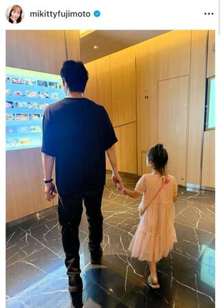 夫の庄司智春と娘。藤本美貴のインスタグラム＠ｍｉｋｉｔｔｙｆｕｊｉｍｏｔｏ（９月１５日付）より