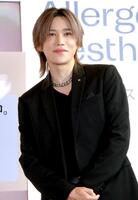 　撮影に応じる千賀健永