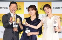 　乾杯をする（左から）浅野忠信、ヒコロヒー、松村沙友理（撮影・佐々木彰尚）