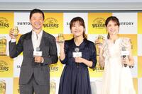 　発表会に登場した（左から）浅野忠信、ヒコロヒー、松村沙友理（撮影・佐々木彰尚）