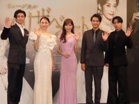 　記者会見に出席した（左から）古川雄大、望海風斗、明日海りお、井上芳雄、山崎育三郎