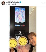 ２人の娘と。藤本美貴のインスタグラム＠ｍｉｋｉｔｔｙｆｕｊｉｍｏｔｏ（９月１６日付）より