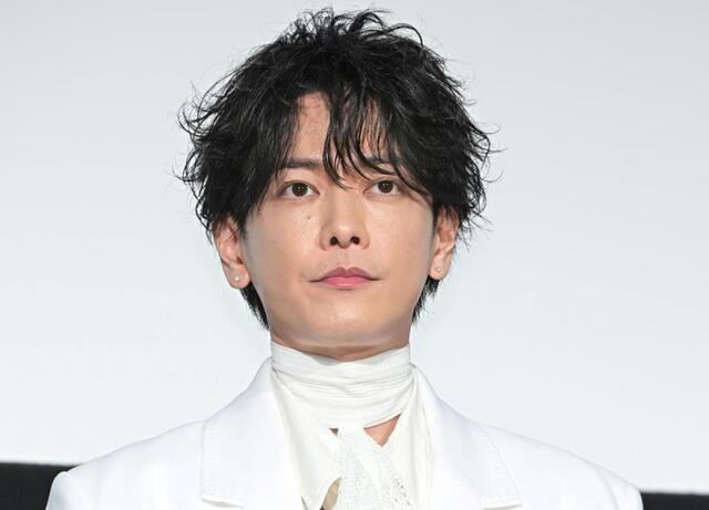 Tebasaki」佐藤健 ビジュ最強俳優との仲良し2ショ＆豪快