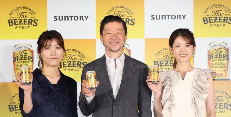 発表会に登場した（左から）ヒコロヒー、浅野忠信、松村沙友理＝東京・ベルサール飯田橋ファースト（撮影・佐々木彰尚）