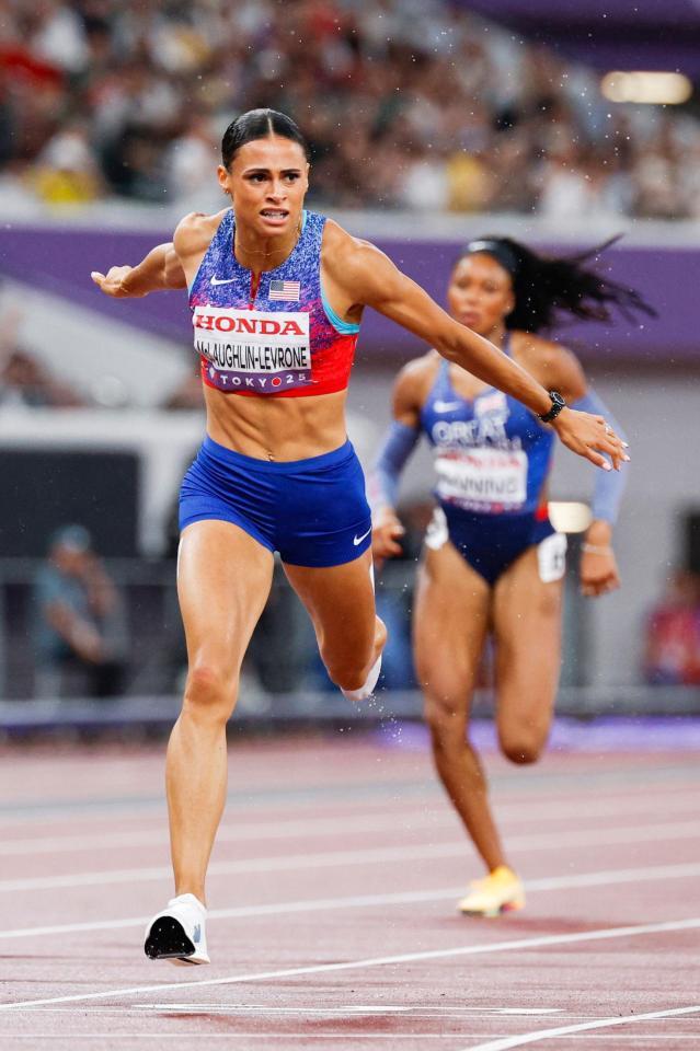 　１位でゴールするシドニー・マクラフリンレブロニ