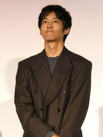 舞台あいさつに登壇した松坂桃李＝都内