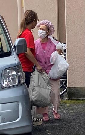 　帰宅した林家パー子