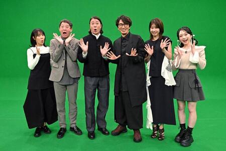 　「最強！衝撃映像１４５連発　スタッフが２８７８本見た中から選ぶ動画ランキング」にゲスト出演する加藤綾子（右から２番目）ら出演者（©テレビ東京）