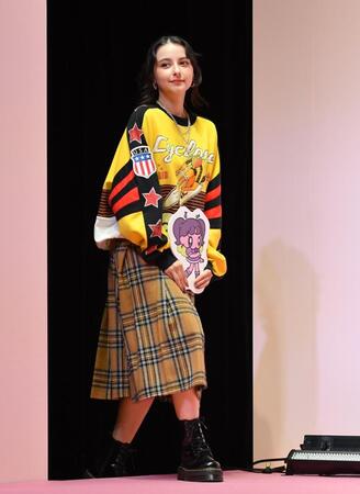 　イベントに登場した嵐莉菜（撮影・開出牧）