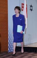 　会見を終え退出する高市早苗前経済安保相＝１９日