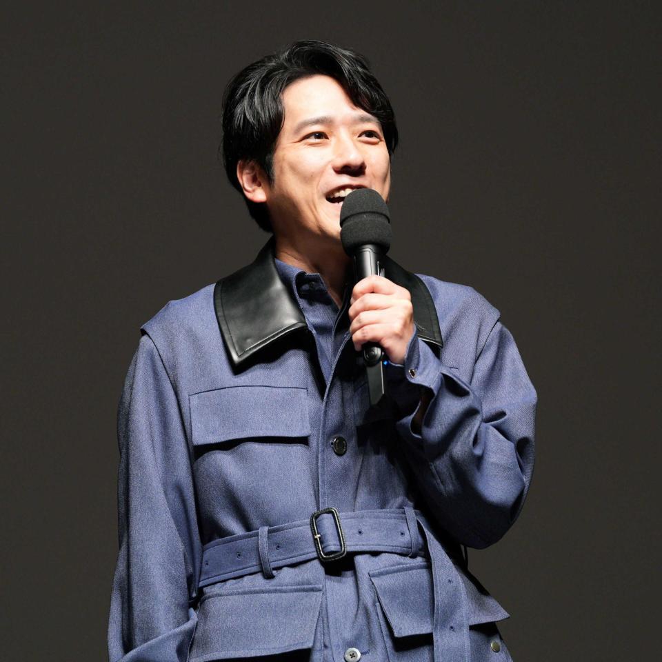 　舞台あいさつに登壇した二宮和也　©２０２５　映画「８番出口」製作委員会
