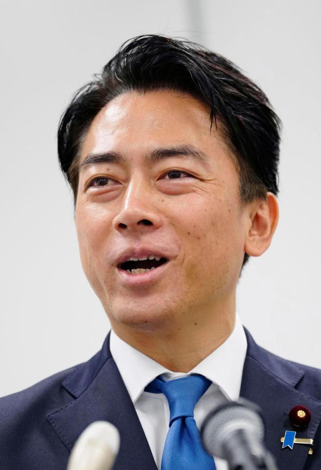 　記者会見で質問に答える小泉農相。自民党総裁選への立候補を正式表明した