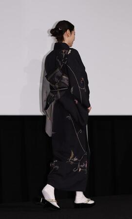 　会場を後にする長澤まさみ（撮影・佐々木彰尚）