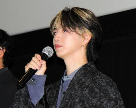 　舞台あいさつに登壇した岩橋玄樹