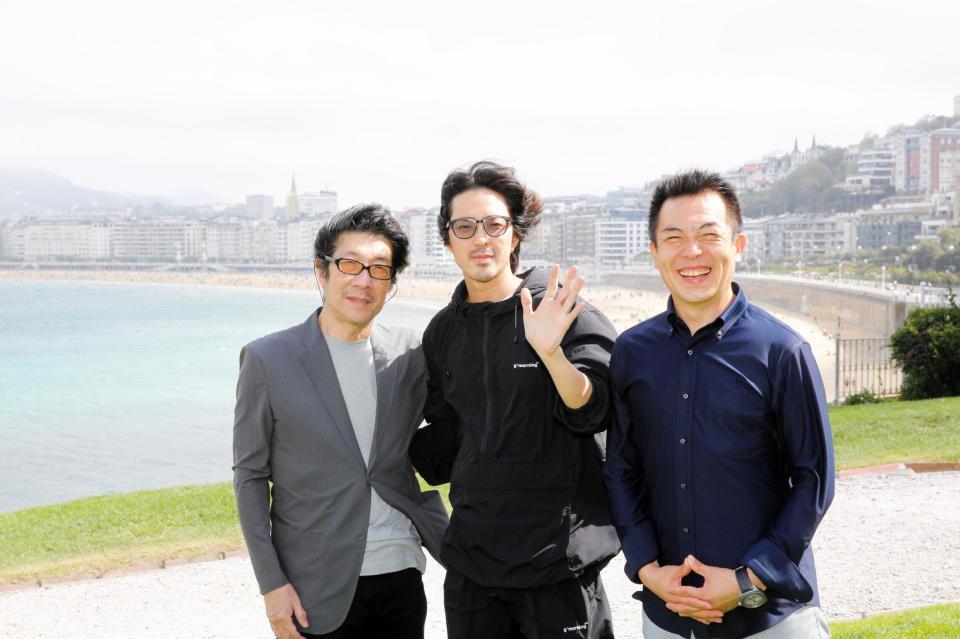 　サン・セバスティアン国際映画祭に参加した（左から）阪本順治監督、若葉竜也、田部井進也氏　©２０２５「てっぺんの向こうにあなたがいる」製作委員会
