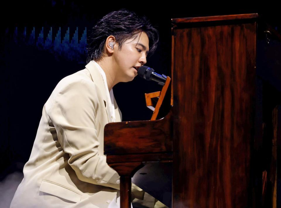 　初日でピアノを披露した片寄涼太