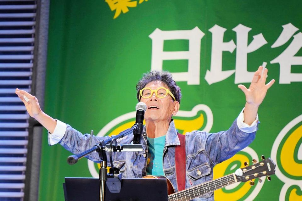 　「東京フォークジャンボリーｉｎ野音～日比谷野音　Ｔｈｅ　Ｆｉｎａｌ」で熱演する南こうせつ