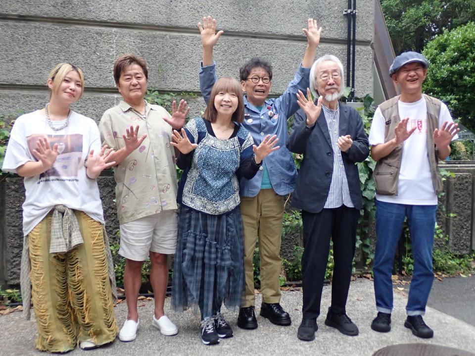 　「東京フォークジャンボリーｉｎ野音～日比谷野音　Ｔｈｅ　Ｆｉｎａｌ」に出演した（左から）きばやし、細坪基佳、イルカ、南こうせつ、小室等、木村充揮