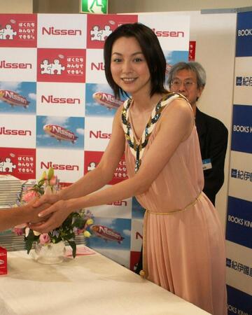 　本上まなみ＝２００５年撮影