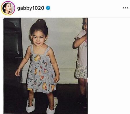 幼少期。ギャビーのインスタグラム＠ｇａｂｂｙ１０２０（２３年１１月９日付）より