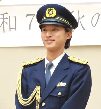 　地元浦安市の浦安警察署一日署長を務めた青山新