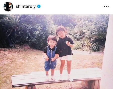 　姉弟ショット。山田親太朗のインスタグラム＠ｓｈｉｎｔａｒｏ．ｙ（２４年７月１０日付）より
