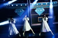 　熱いパフォーマンスを見せる（左から）≠ＭＥの櫻井もも、冨田菜々風、蟹沢萌子　©ＹＯＡＮＩ