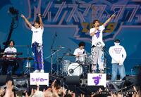 　ながのーずの長野博（左）と井ノ原快彦　©イナズマロックフェス　２０２５　実行委員会