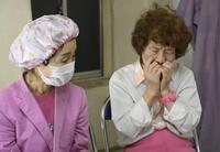 　悲痛な思いを語る林家ペー（右）とパー子（撮影・伊藤笙子）　