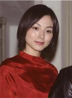 　本上まなみ＝２００４年撮影