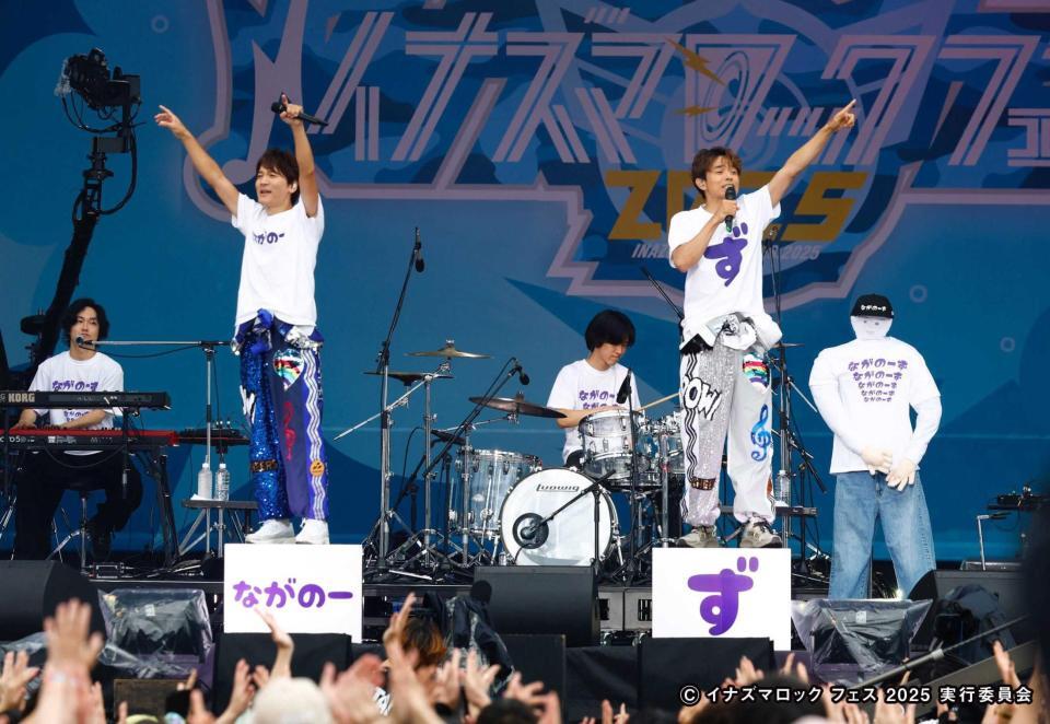 　ながのーずの長野博（左）と井ノ原快彦　©イナズマロックフェス　２０２５　実行委員会