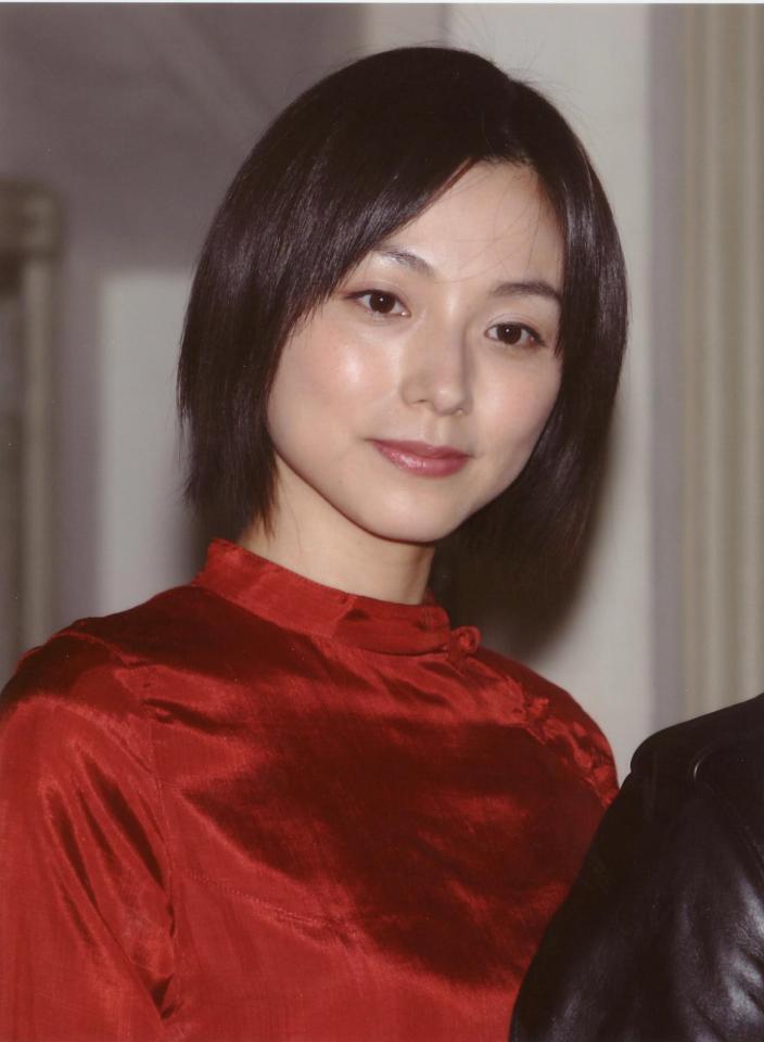 　本上まなみ＝２００４年撮影