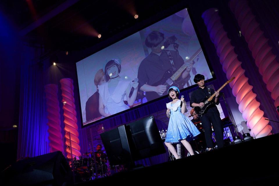 　ライブで盛り上げる其原有沙