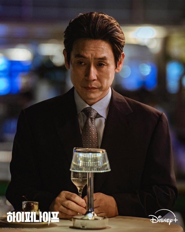 　Ｄｉｓｎｅｙ　Ｐｌｕｓ　Ｋｏｒｅａの公式Ｘ＠ＤｉｓｎｅｙＰｌｕｓＫＲより　ドラマ「Ｈｙｐｅｒ　Ｋｎｉｆｅ」より　俳優のソル・ギョング