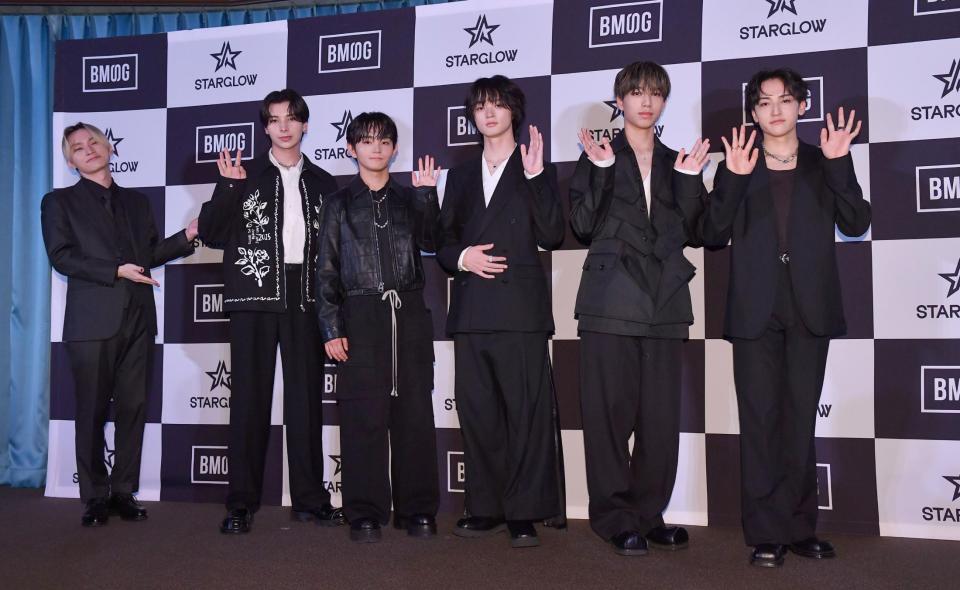 　結成後初お披露目＆初記者会見を行った（左から）ＳＫＹーＨＩ、ＳＴＡＲＧＬＯＷの（左から）ＡＤＡＭ、ＴＡＩＫＩ、ＲＵＩ、ＧＯＩＣＨＩ、ＫＡＮＯＮ（撮影・開出牧）