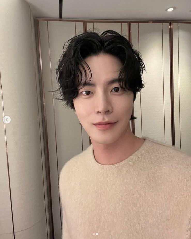 　ホン・ジョンヒョンの公式インスタグラム＠ｈｊｏｎｇｈｙｕｎより