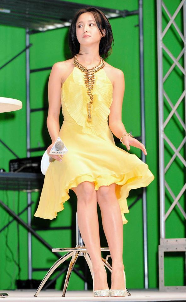 　次世代ローコストスマホのＴＶＣＭの発表会に登場した沢尻エリカ＝２０１５年撮影